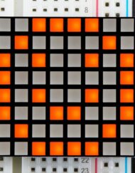 Adafruit Small 1,2 Zoll 8x8 Ultra Bright Square Amber LED-Matrix med Backpack 1854