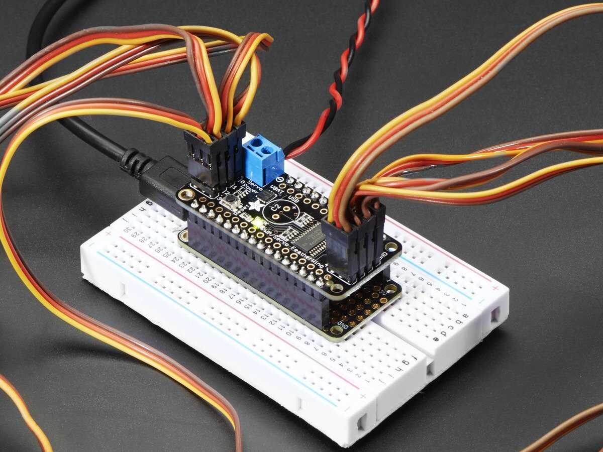 Adafruit 8-Kanal PWM eller Servopilot Add-on til alle Feather-kort 2928