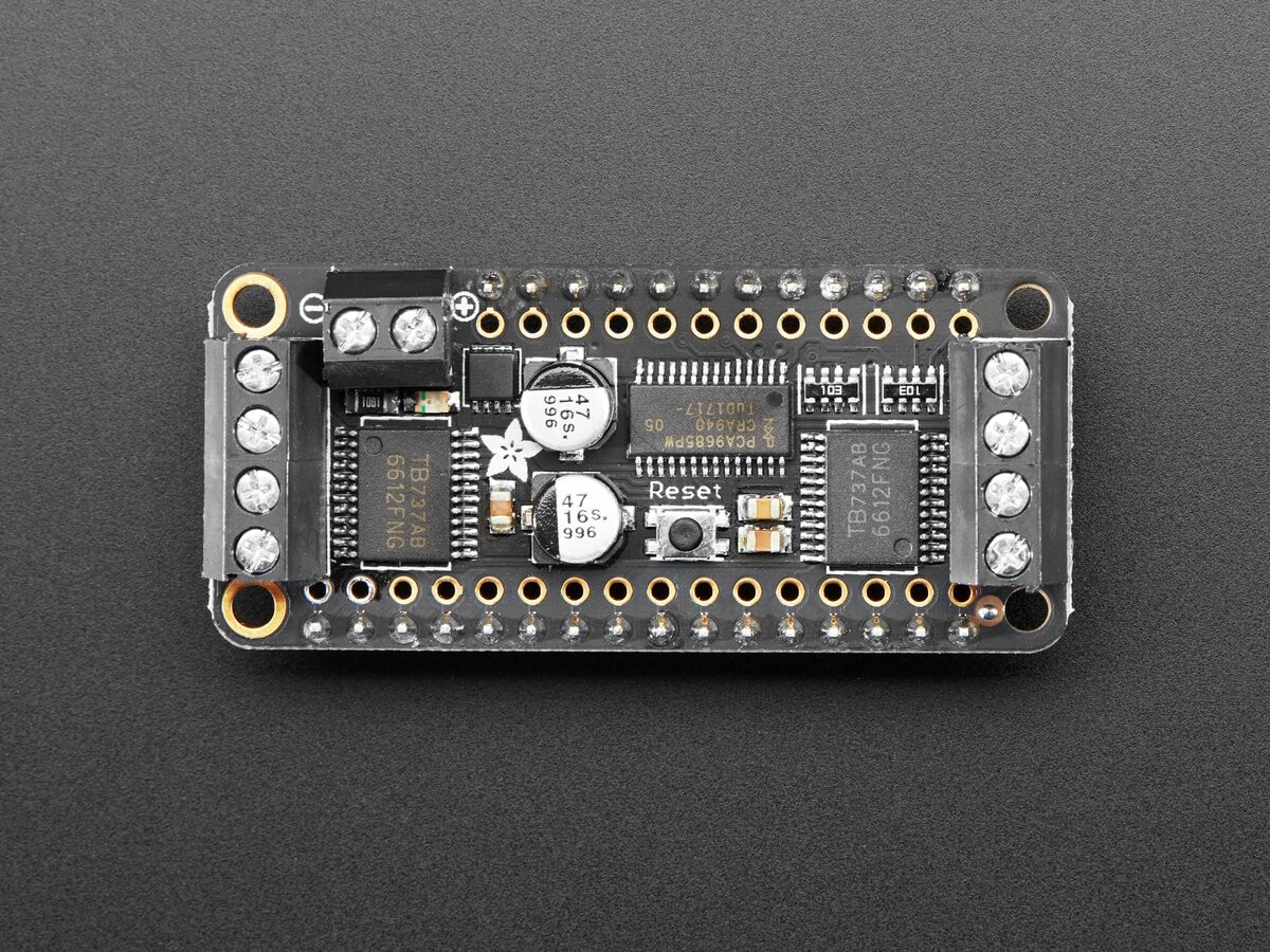 Adafruit Sammenbygget DC-motor + Stepper FeatherWing add-on 3243
