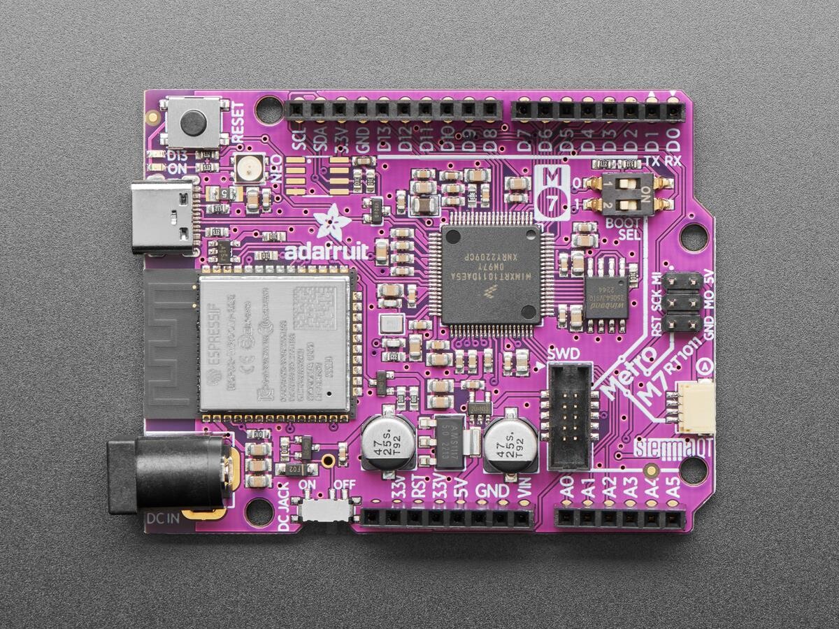 Adafruit Metro M7 med AirLift WiFi Co-Processor featuring NXP iMX RT1011 Mikrocontroller 4950