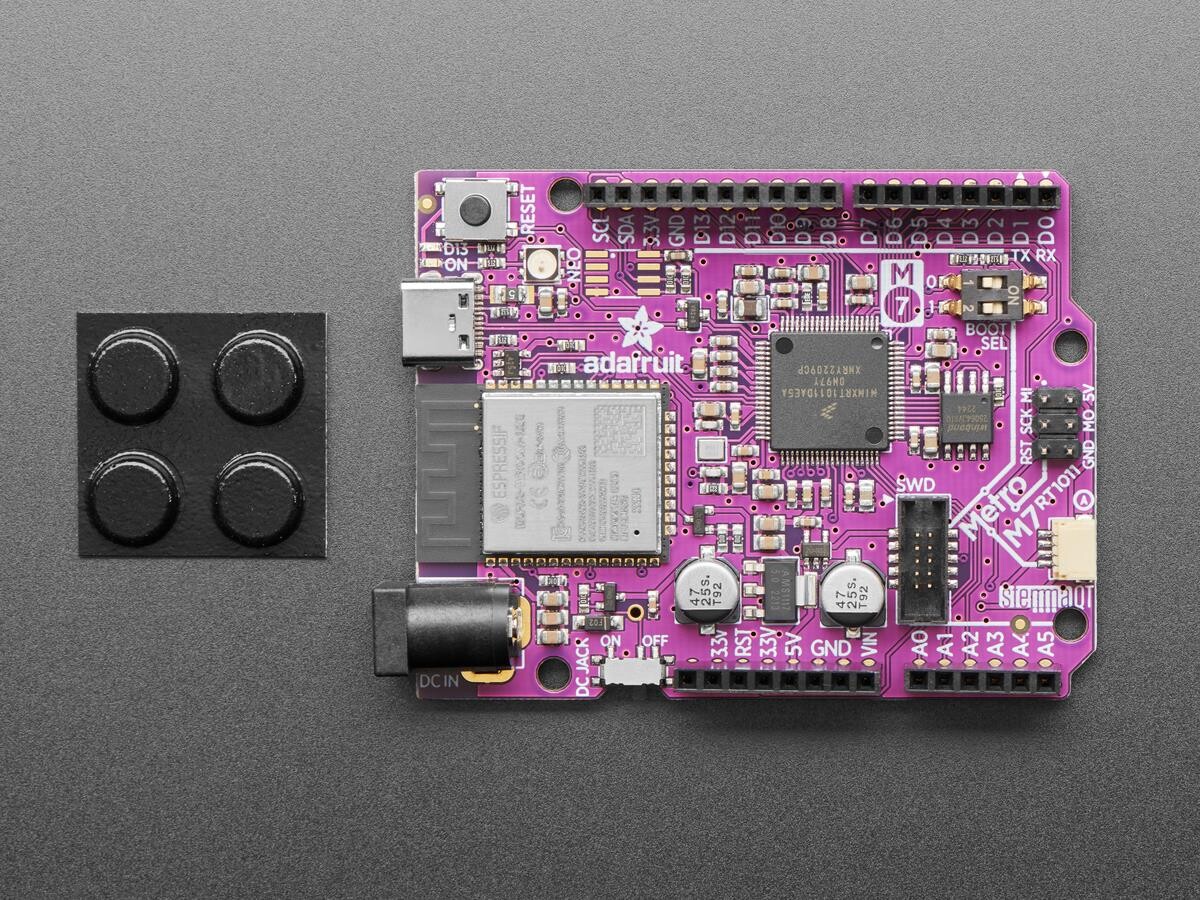 Adafruit Metro M7 med AirLift WiFi Co-Processor featuring NXP iMX RT1011 Mikrocontroller 4950
