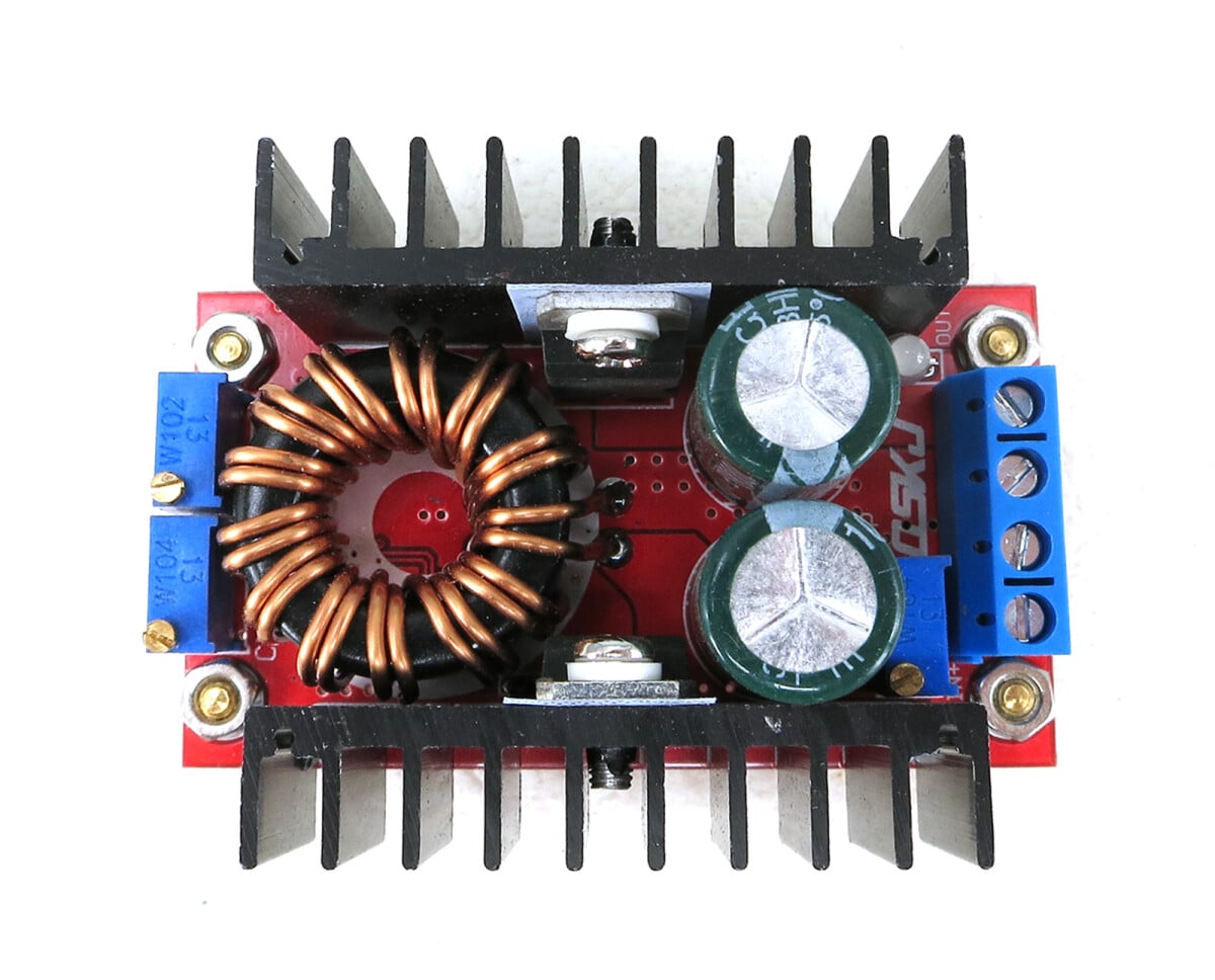 DC-DC 10V-35V til 1V-35V 80W Automatisk trin ned/op spændingsregulator strømforsyning modul