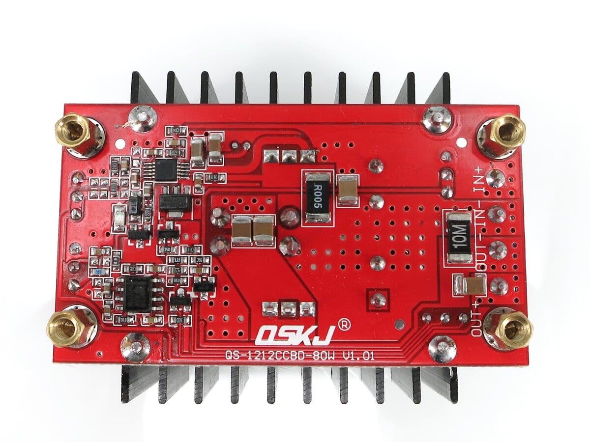 DC-DC 10V-35V til 1V-35V 80W Automatisk trin ned/op spændingsregulator strømforsyning modul