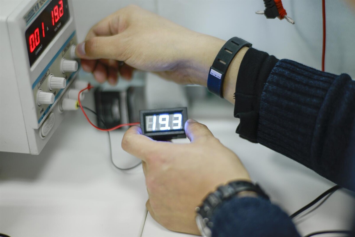 DFRobot LED Voltmeter (Blå) Måler 3-30 VDC