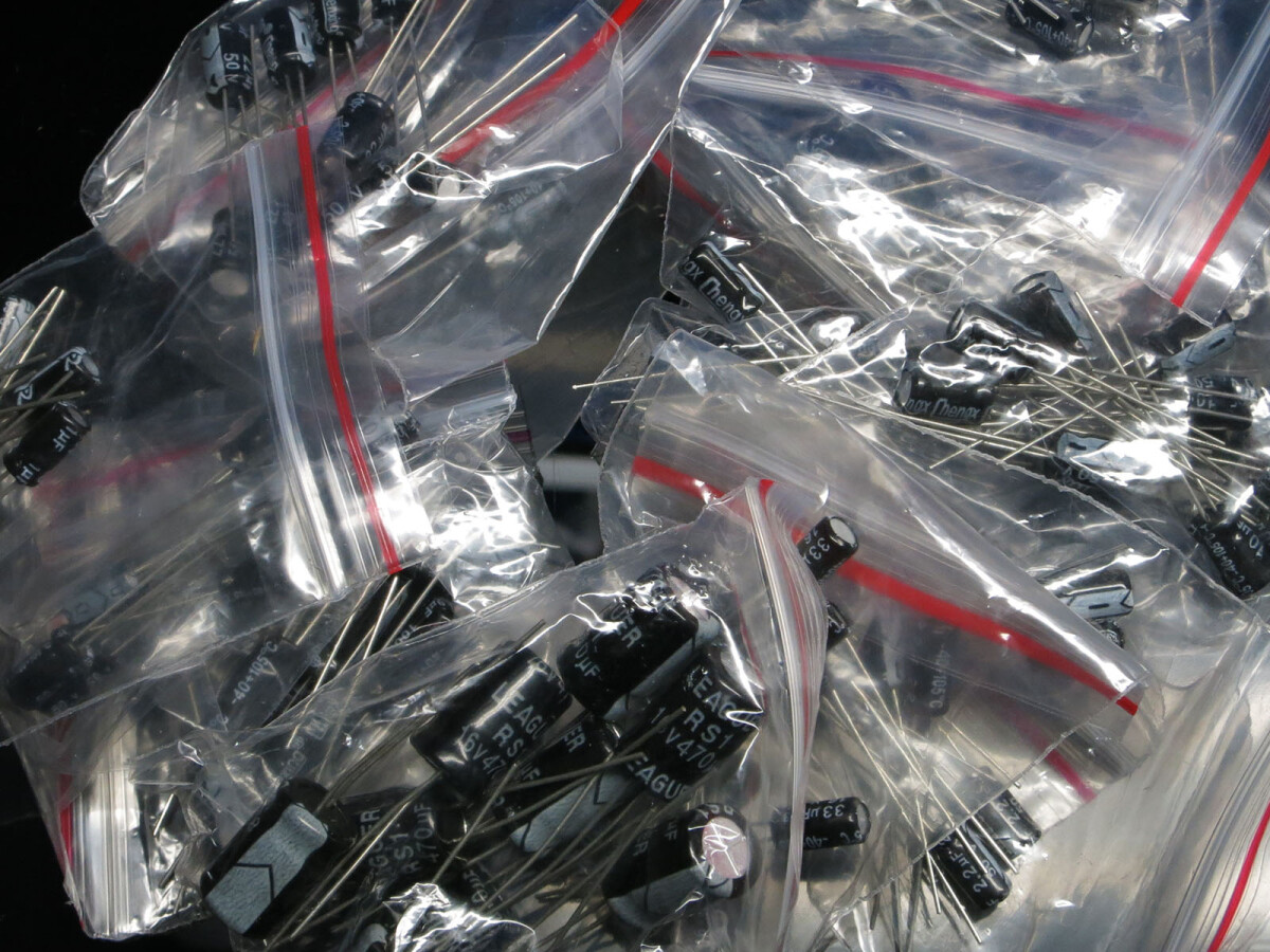 120x ELKO kondensatorer 0,22µF-470µF, 12 forskellige, hver 10 stk